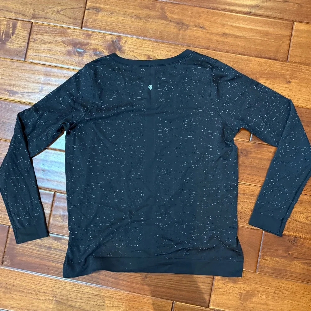 Lululemon long sleeve top - Picture 2 of 5